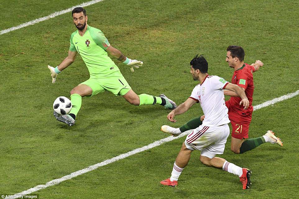 Alan Shearer: VAR và trọng tài suýt gây thảm họa World Cup nếu Iran loại Bồ Đào Nha - Ảnh 1.