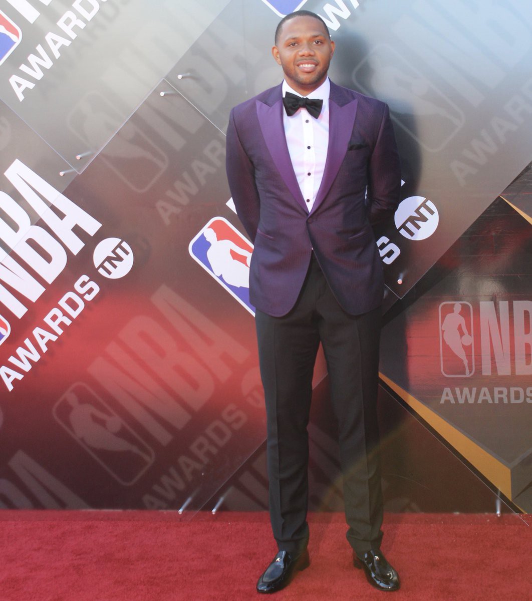 NBA Awards 2018 hỗn loạn vì phong cách thời trang của các sao - Ảnh 6.