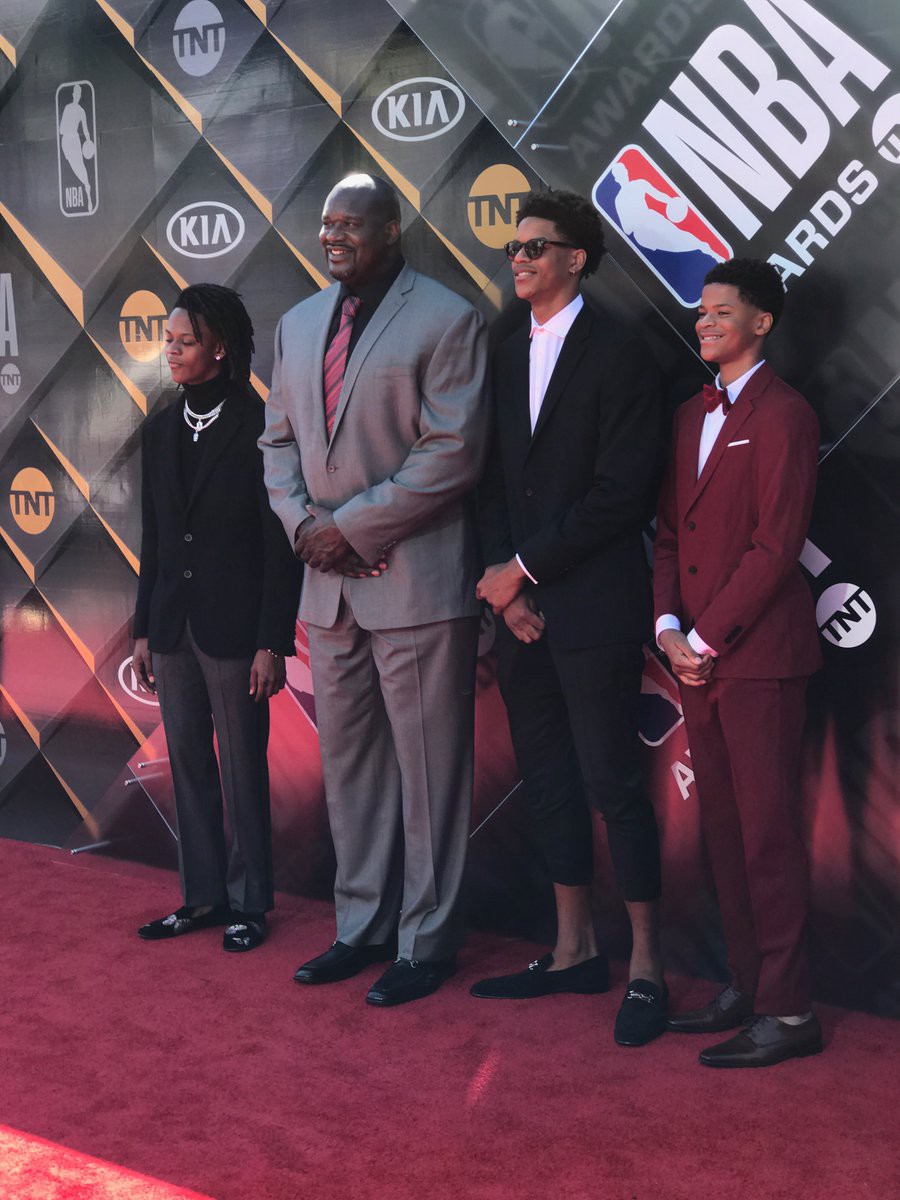 NBA Awards 2018 hỗn loạn vì phong cách thời trang của các sao - Ảnh 11.
