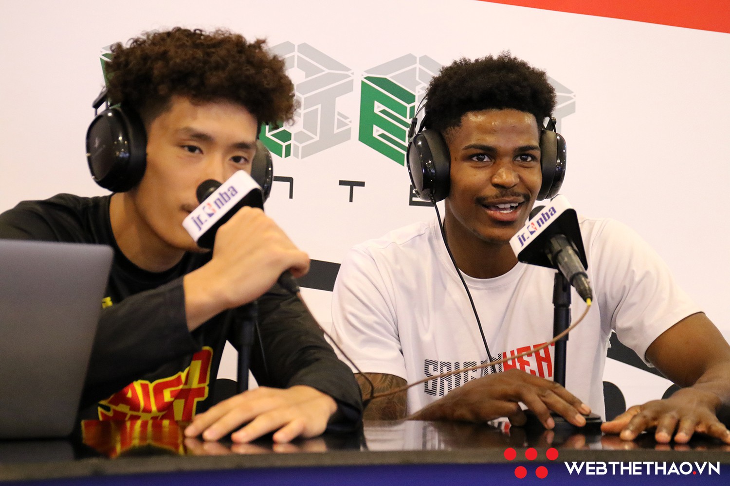 Những tiếng cười sảng khoái của bộ ba Saigon Heat khi trải nghiệm công tác truyền hình tại Jr.NBA 2018 - Ảnh 8.