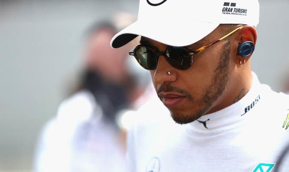Lewis Hamilton đang tiến gần đến việc gia hạn hợp đồng khủng với Mercedes - Ảnh 1.