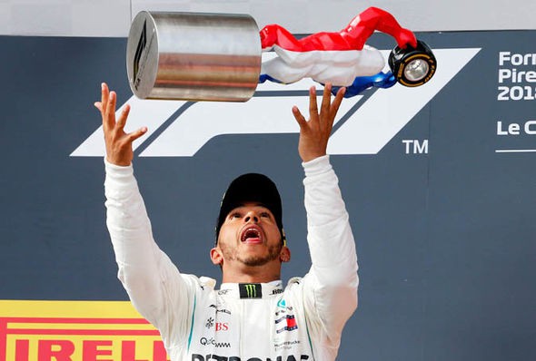 Lewis Hamilton đang tiến gần đến việc gia hạn hợp đồng khủng với Mercedes - Ảnh 3.