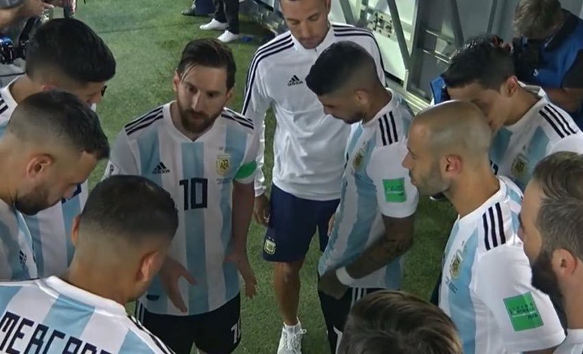 Messi đã chỉ đạo gì khi họp đội giữa giờ giúp Rojo ghi bàn quyết định cho Argentina? - Ảnh 1.