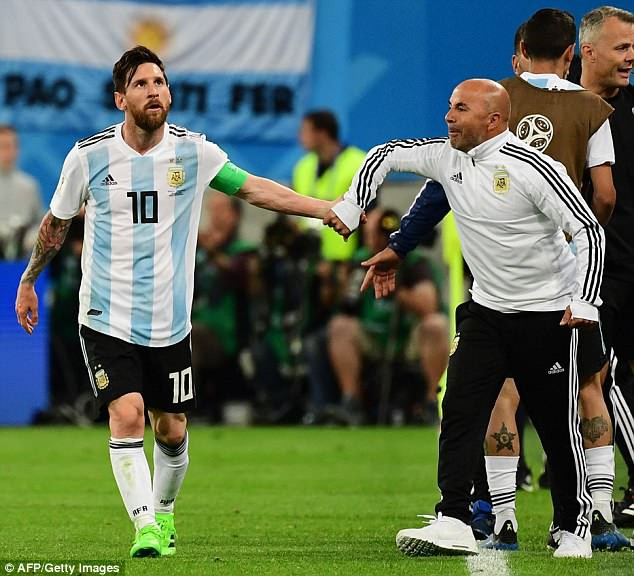 Messi không nghĩ phải chịu đựng nhiều như thế trước Nigeria - Ảnh 3.