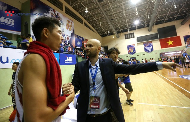 Hanoi Buffaloes - Thang Long Warriors: Những màn thét ra lửa của hai nhà cầm quân - Ảnh 17.