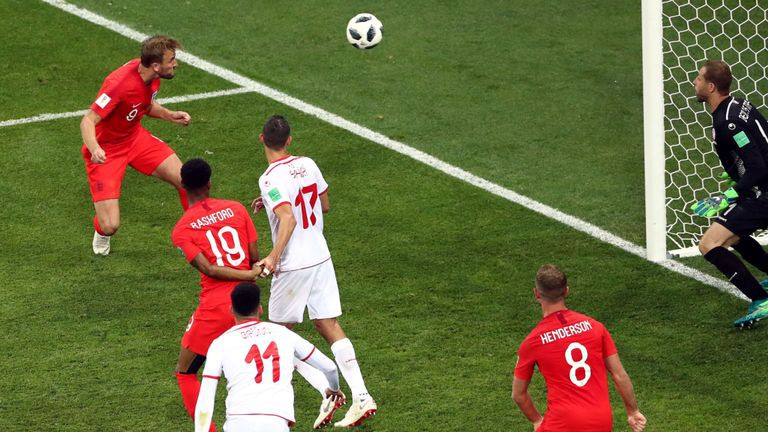 CĐV đau tim vì bàn thắng muộn nổ tưng bừng ở World Cup 2018 - Ảnh 2.