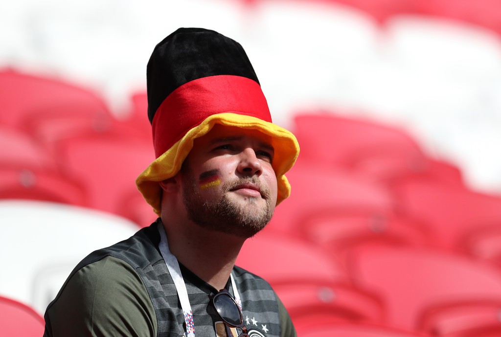 Chùm ảnh: CĐV Đức ở Kazan sầu thảm chứng kiến đội nhà thua sốc bị loại khỏi World Cup - Ảnh 10.