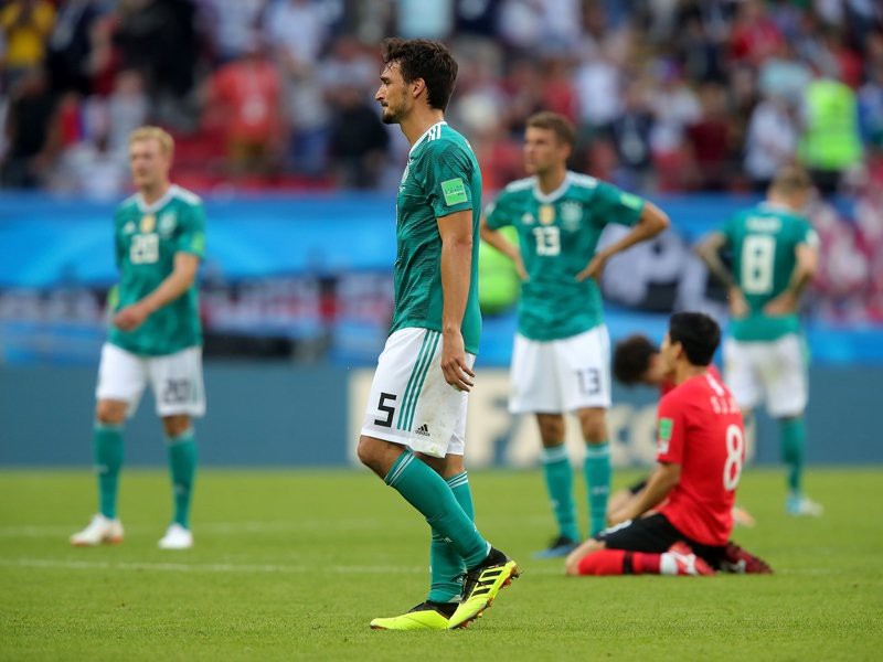 Chùm ảnh: CĐV Đức ở Kazan sầu thảm chứng kiến đội nhà thua sốc bị loại khỏi World Cup - Ảnh 1.
