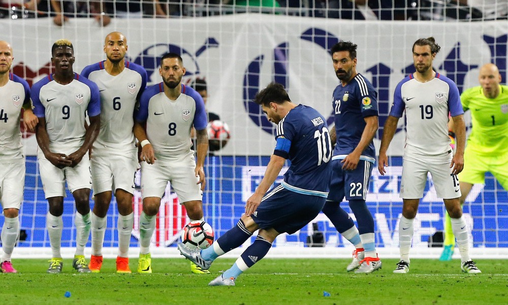 Bật mí câu chuyện Maradona dạy Messi thành chuyên gia sút phạt trước tuyển Pháp - Ảnh 6.