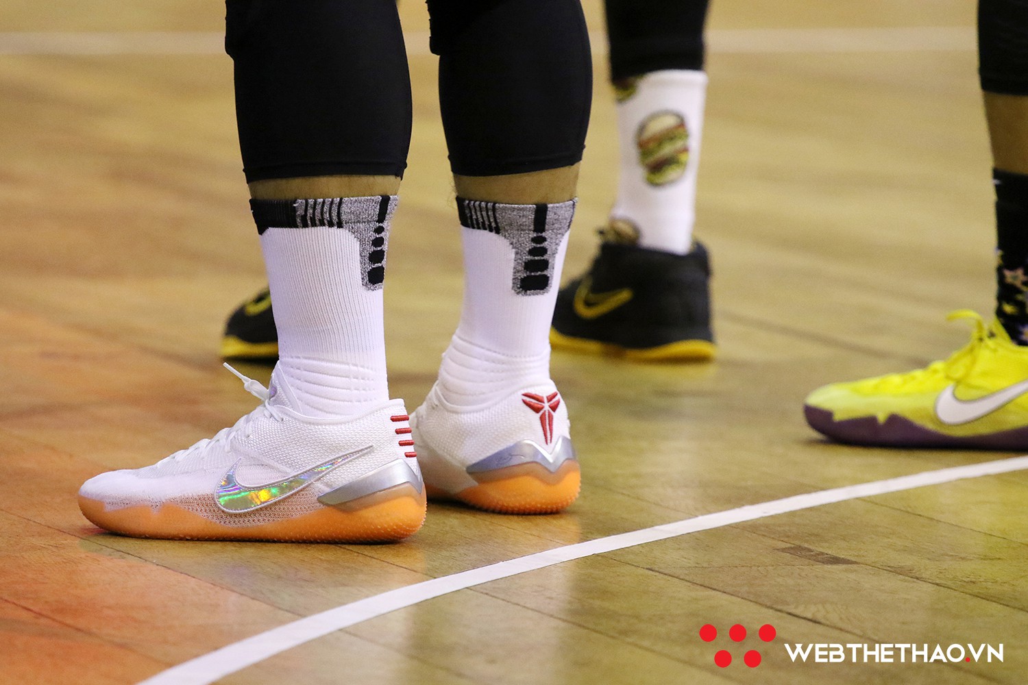 Vớ hồng là xưa rồi, Cantho Catfish giờ chơi hẳn giày đội với những mẫu Nike Kobe cực chất - Ảnh 11.