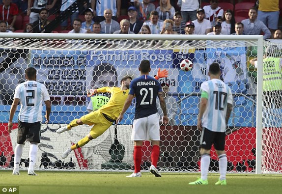 Sao trẻ Mbappe tái hiện kỳ tích của Pele nhấn chìm Argentina và Messi - Ảnh 3.