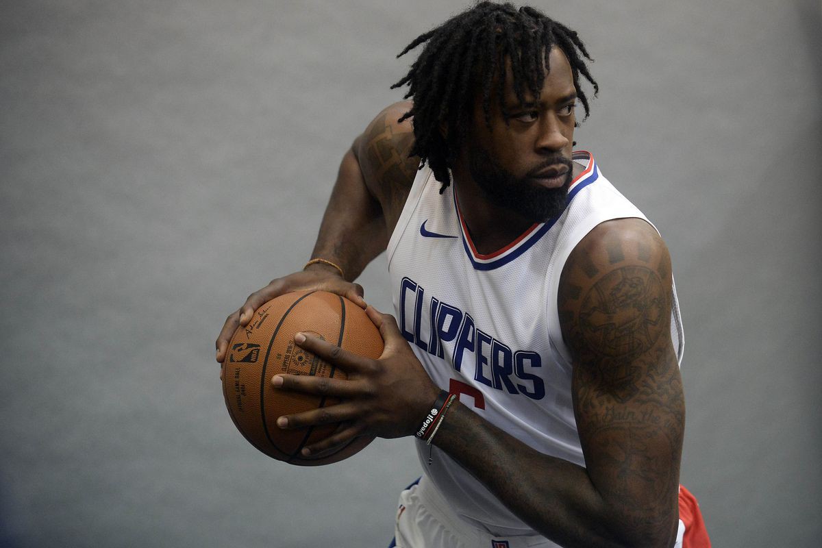 Dallas buộc phải từ chối lão tướng Dirk Nowitzki để đem về DeAndre Jordan - Ảnh 1.