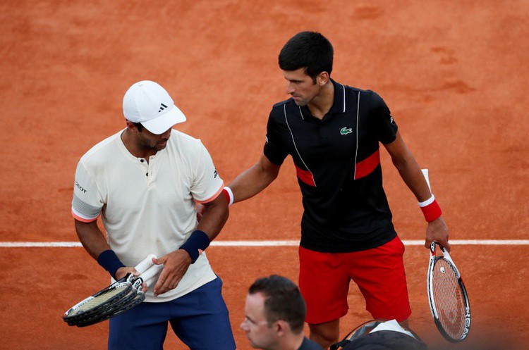 Vòng 4 Roland Garros: Djokovic vào tứ kết với trận thắng thứ 200 - Ảnh 2.