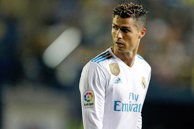 Real Madrid sẽ đáp ứng mức lương khủng để giữ Ronaldo đến năm... 39 tuổi? - Ảnh 1.