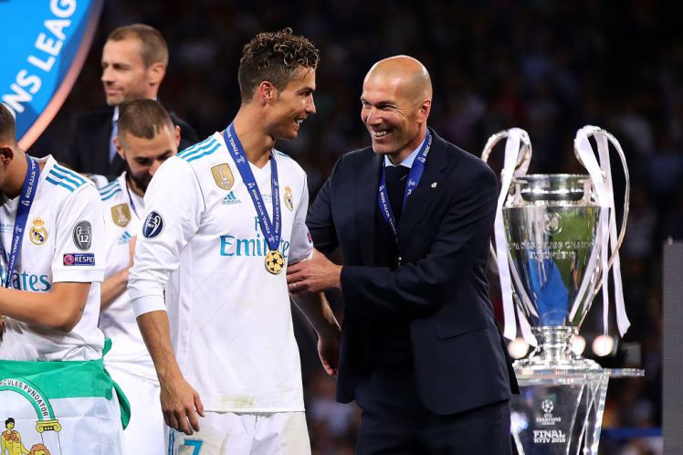 Real Madrid sẽ đáp ứng mức lương khủng để giữ Ronaldo đến năm... 39 tuổi? - Ảnh 2.