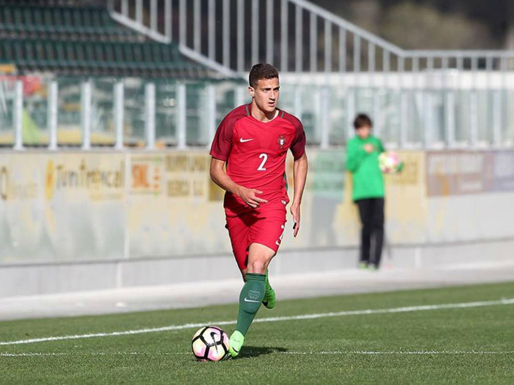 Sự thăng tiến kinh ngạc của tân binh 17 triệu bảng sắp cập bến Man Utd  - Ảnh 3.