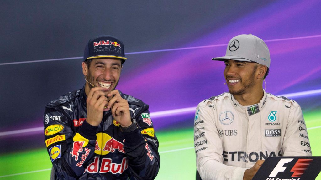 Học Hamilton, Ricciardo cũng tống tiền đội Red Bull vụ hợp đồng - Ảnh 2.