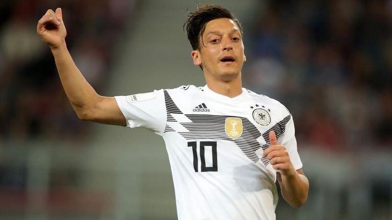 Tuyển Đức lo lắng vì Mesut Ozil chấn thương chưa chắc đá từ đầu World Cup - Ảnh 1.
