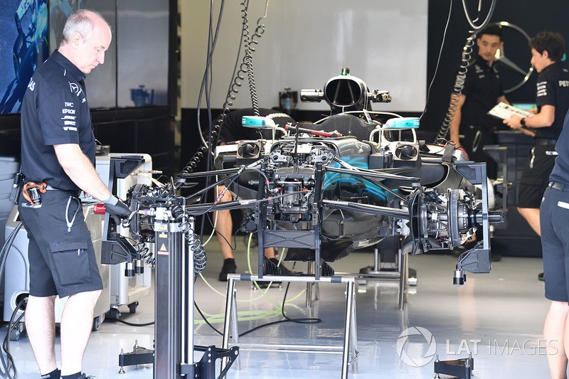 Mercedes và Red Bull vẫn thập thò chuyện chọn động cơ trước thềm Canada GP - Ảnh 1.