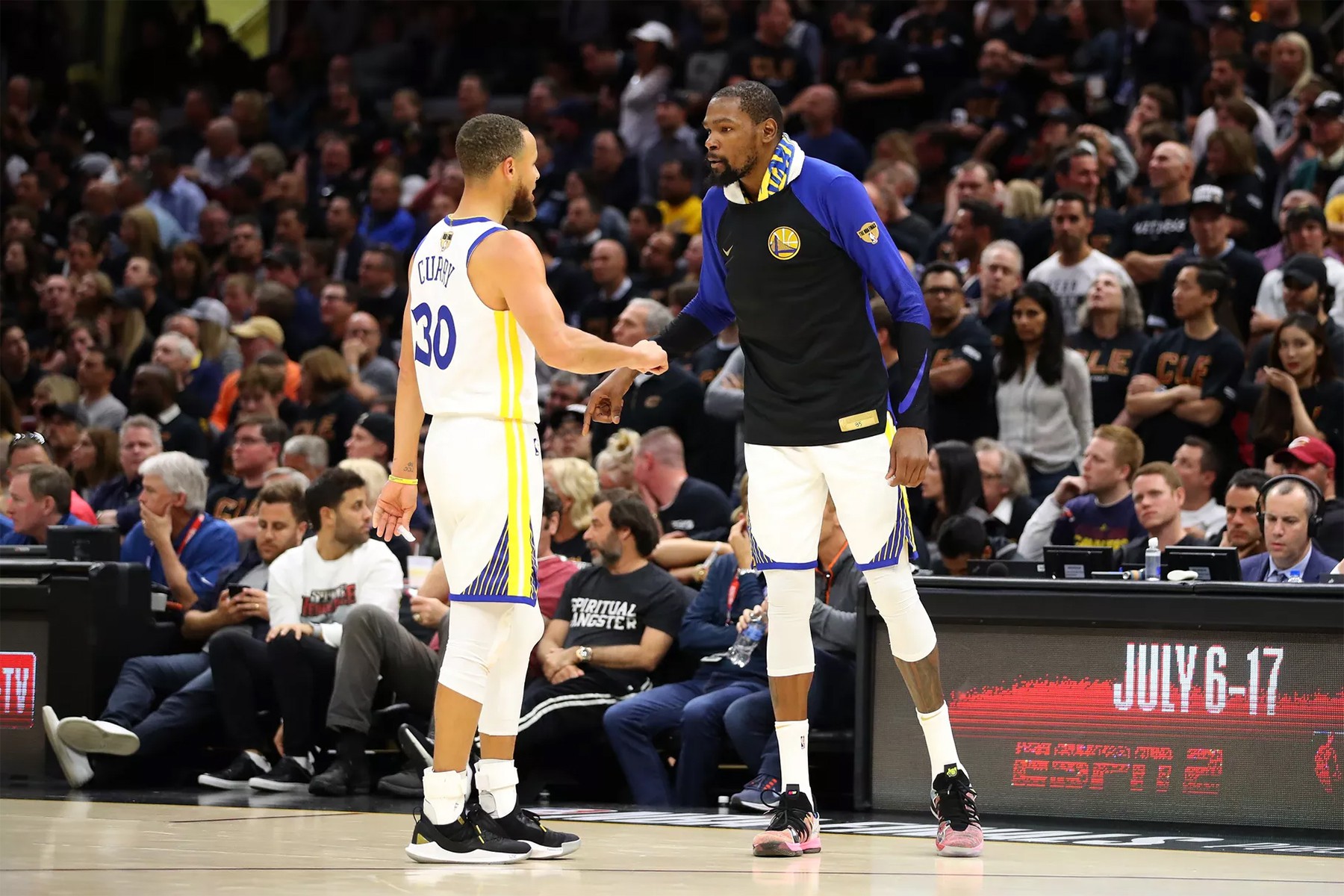 Stephen Curry đối đầu Kevin Durant cho NBA Finals MVP: Điều hồi hộp cuối cùng - Ảnh 1.