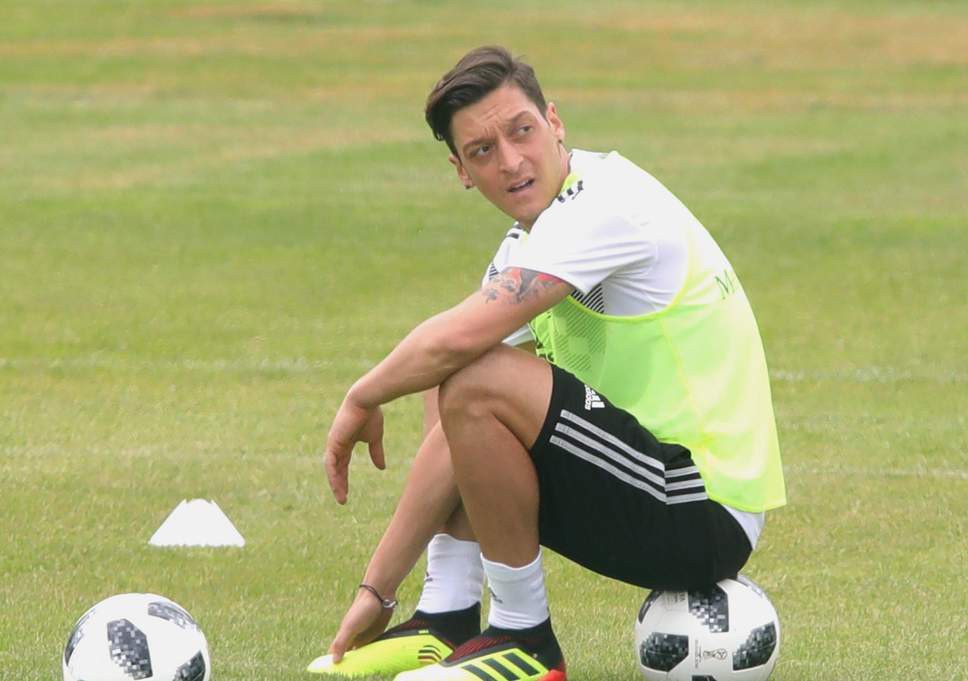 ĐT Đức nín thở vì Mesut Ozil tiếp tục nghỉ tập và nghỉ ngắn ngày - Ảnh 2.