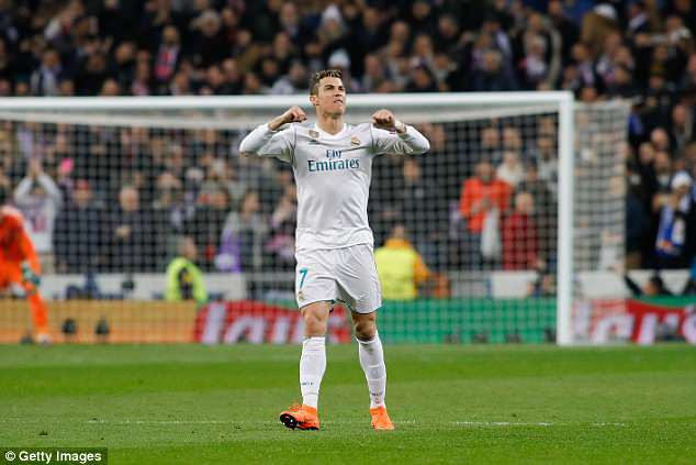 Real Madrid không đáp ứng mức lương khủng, Ronaldo sẽ ra đi? - Ảnh 1.