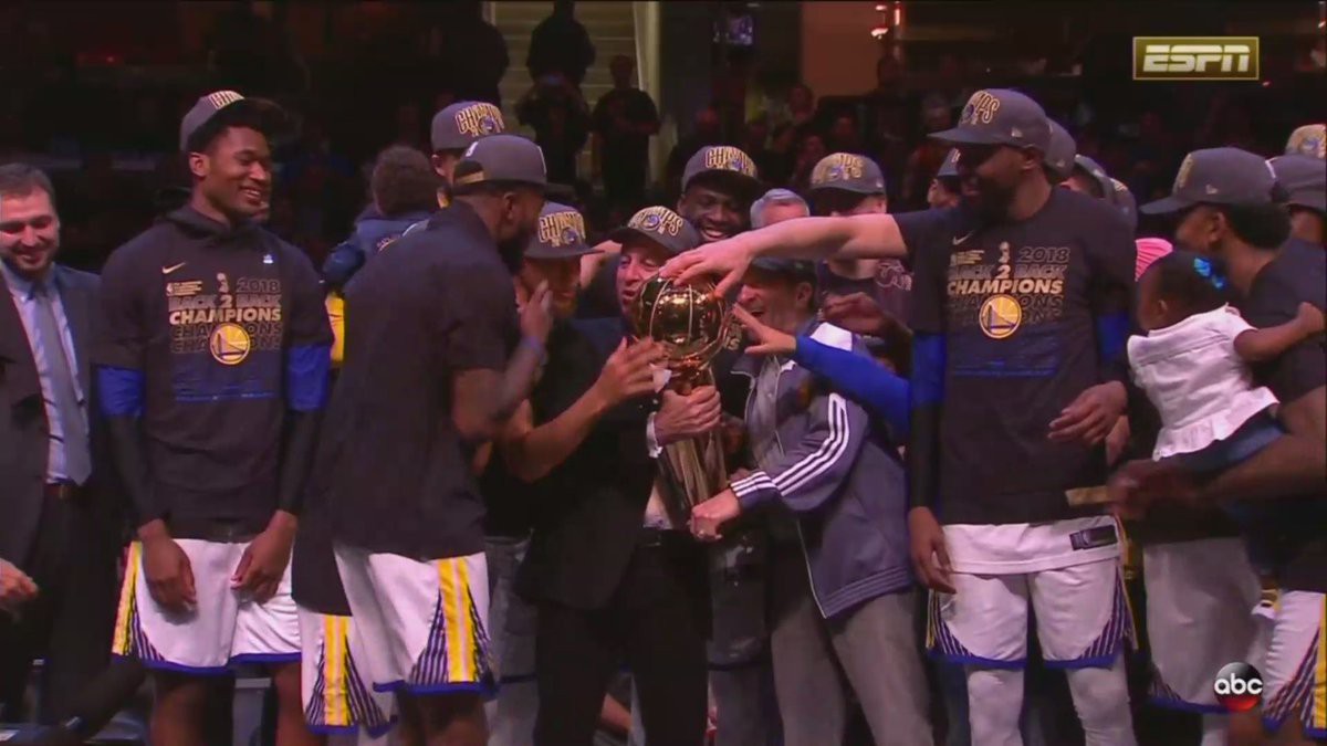 Curry vẫn là Curry, không có chuyện cổ tích nào ở đây, Warriors lên ngôi vô địch NBA lần 3 - Ảnh 4.