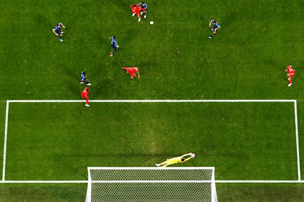 Hugo Lloris đưa Pháp vào chung kết World Cup với pha cứu thua đẹp nhất giải? - Ảnh 2.