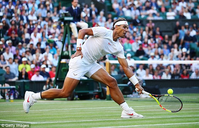 Tứ kết Wimbledon: Nadal vào bán kết sau trận đấu siêu kịch tính - Ảnh 1.