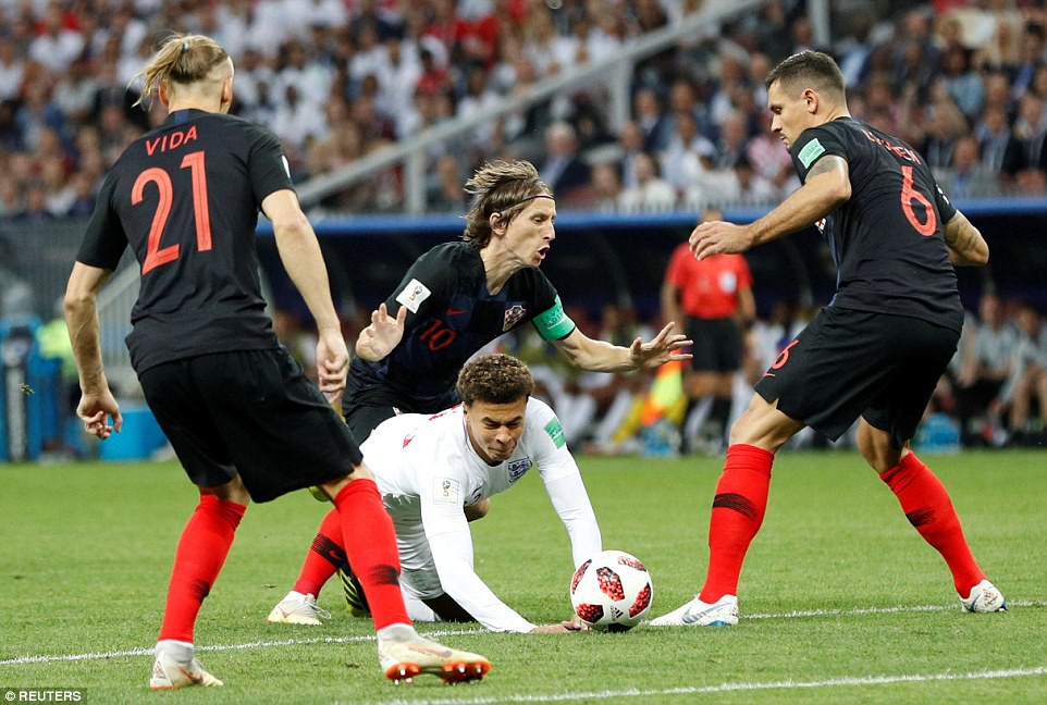 Người Anh lại vỡ mộng vì Luka Modric - Ảnh 2.