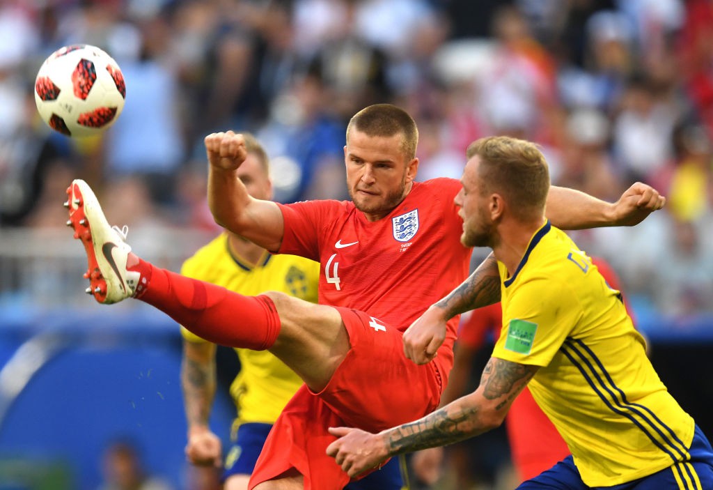 Đi tất... thủng và phòng ngự lởm, hậu vệ ngôi sao tuyển Anh nhận gạch đá ở trận thua Bỉ - Ảnh 2.