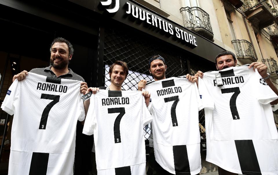 Tiền bán áo Ronaldo 1 ngày giúp Juventus nuôi siêu sao người Bồ trong... 2 năm - Ảnh 5.