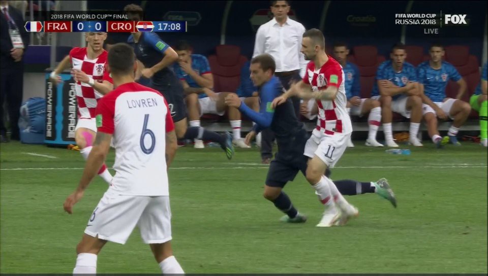 VAR gây họa ở 2 bàn thua đầu tiên của Croatia trước Pháp như thế nào? - Ảnh 1.