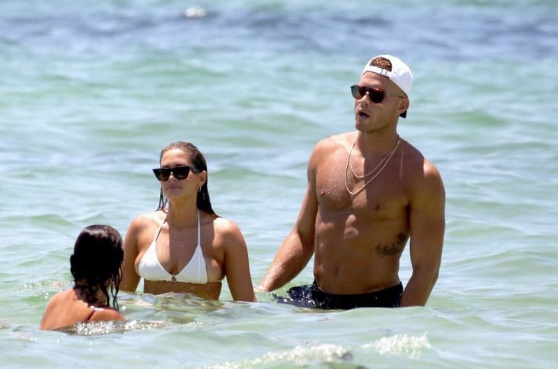 Ngắm người tình nóng bỏng của Blake Griffin trên bãi biển Miami - Ảnh 6.