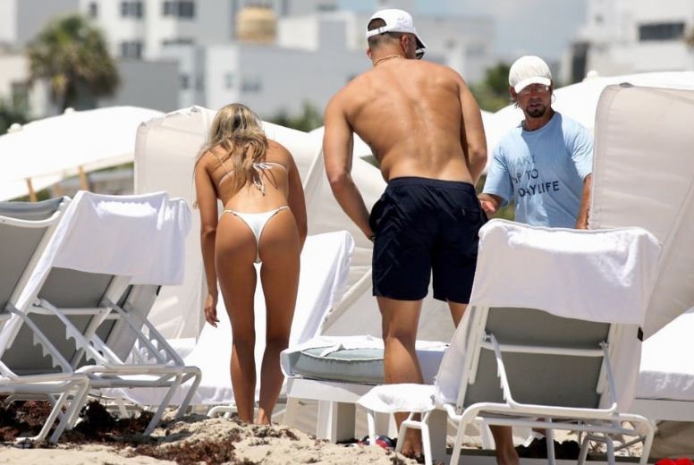 Ngắm người tình nóng bỏng của Blake Griffin trên bãi biển Miami - Ảnh 8.