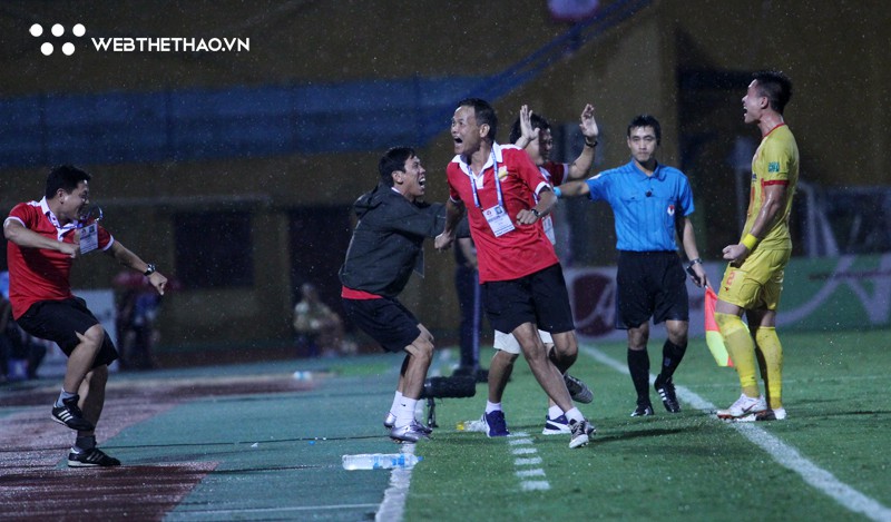 HLV Nam Định ước có mặt trên sân sau khi bị Hà Nội FC lội ngược dòng không tưởng - Ảnh 3.