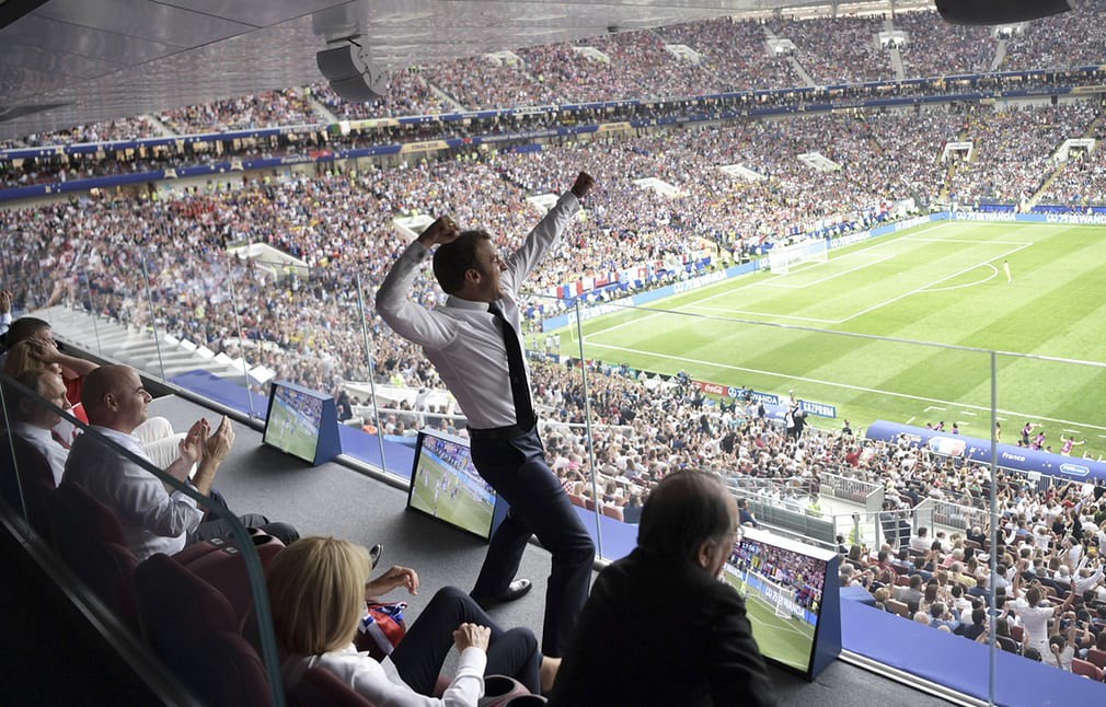 Chùm ảnh: CĐV Pháp ăn mừng chức vô địch World Cup lần thứ 2 trong lịch sử - Ảnh 14.