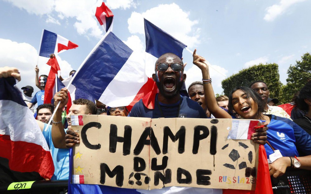 Chùm ảnh: CĐV Pháp ăn mừng chức vô địch World Cup lần thứ 2 trong lịch sử - Ảnh 6.