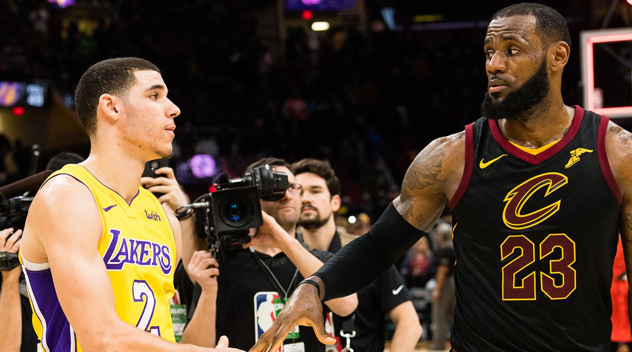 LaVar Ball chê LeBron James quá yếu để đấu tay đôi với mình - Ảnh 1.