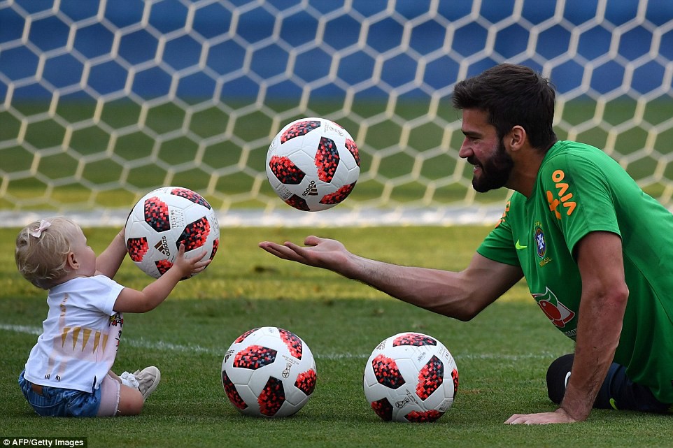 Những hình ảnh ghi khoảnh khắc kỳ diệu đáng nhớ nhất World Cup 2018 - Ảnh 17.