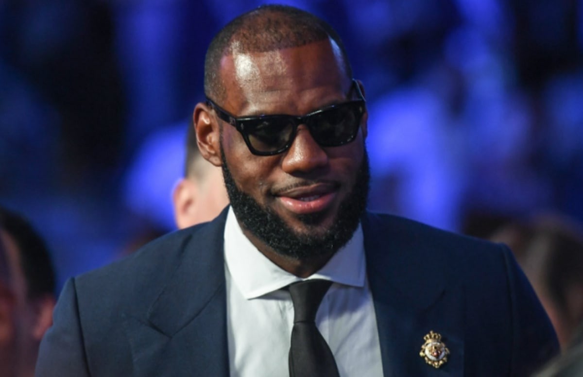 Lộ diện Top 100 người nổi tiếng kiếm tiền giỏi nhất 2018, LeBron James đứng tận hạng 17 - Ảnh 1.