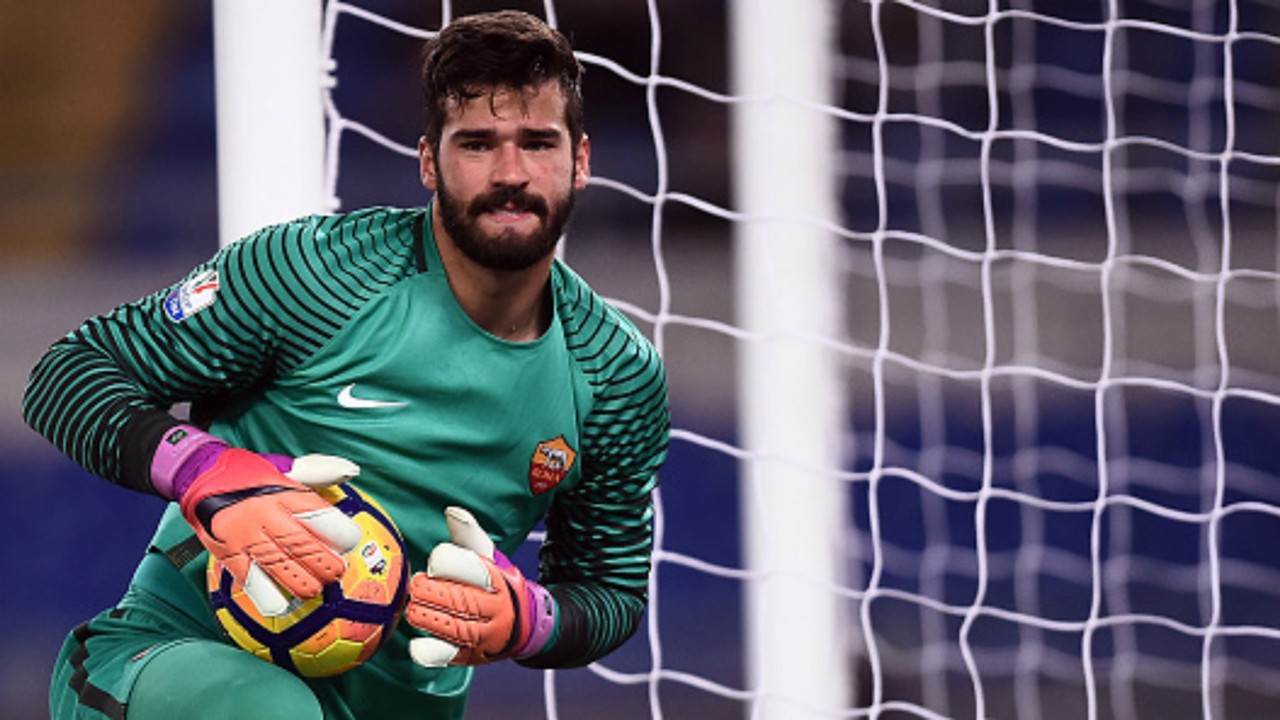 Alisson Becker: Từ biểu tượng sex đến thủ môn đắt nhất thế giới - Ảnh 1.