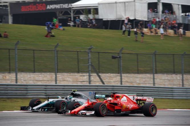 Cuộc chiến động cơ Ferrari - Mercedes đang tạo ra mùa giải F1 hấp dẫn chưa từng có - Ảnh 4.