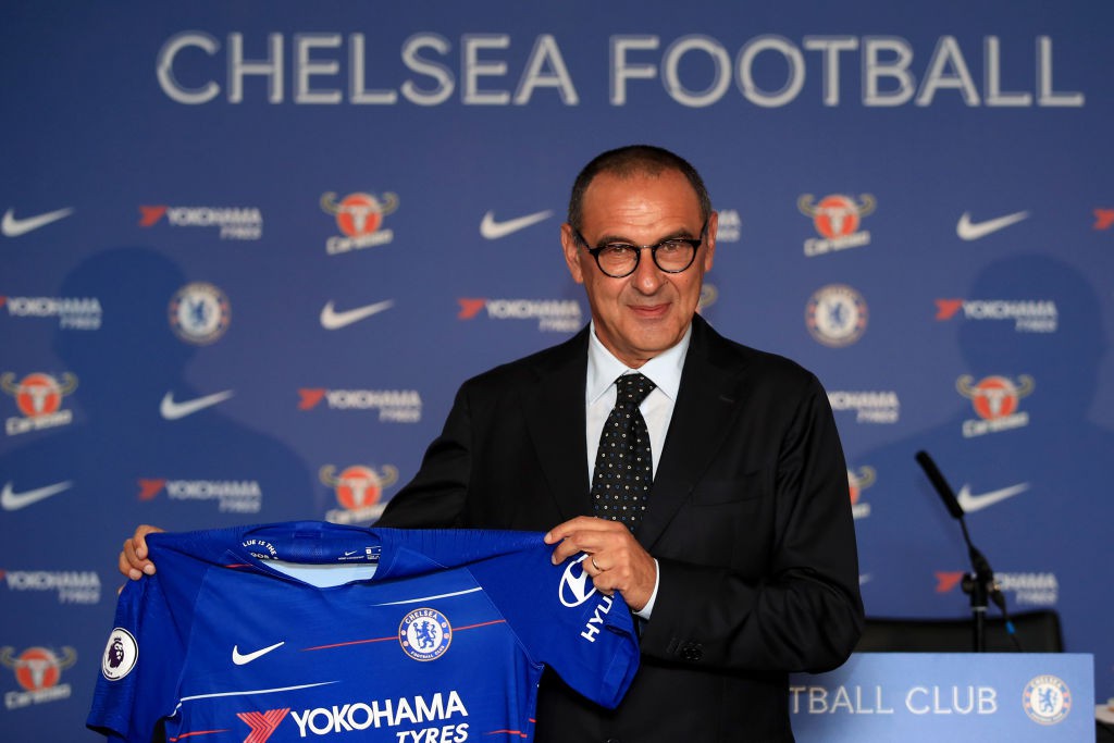 Abramovich yêu cầu tân HLV Chelsea, Maurizio Sarri sửa tật xấu - Ảnh 1.