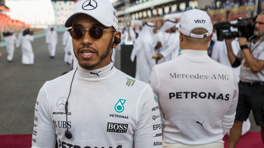 Lewis Hamilton gia hạn hợp đồng với Mercedes và nhận lương kỷ lục - Ảnh 3.