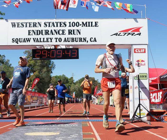 Ông già 73 tuổi lập kỷ lục chạy 100 dặm Western States 2018 - Ảnh 4.