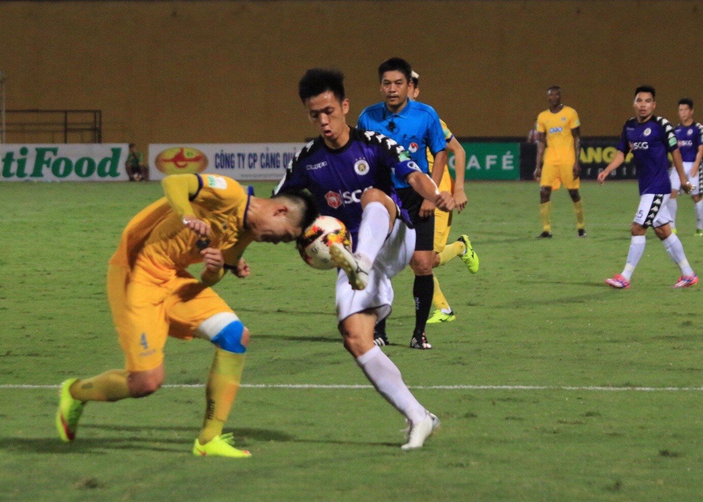 Trực tiếp V.League 2018 Vòng 20: FLC Thanh Hóa - Hà Nội FC - Ảnh 1.