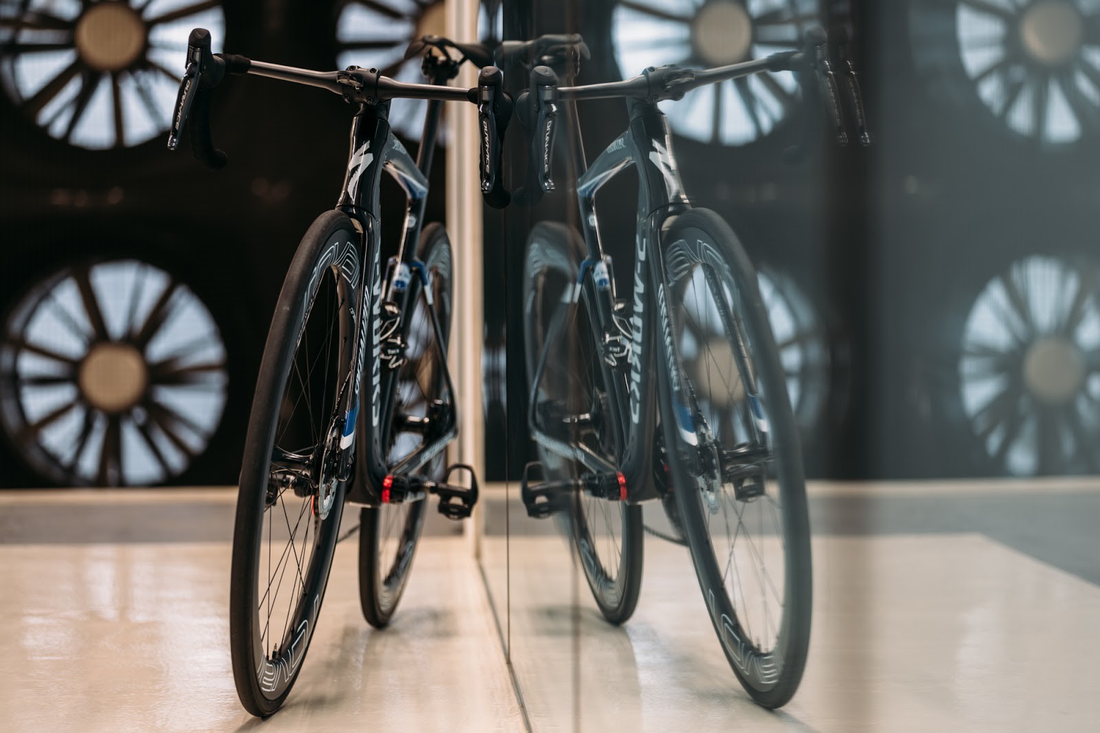 Trisport International có xe đạp đua siêu nhanh S-Work Venge 2019, khái niệm mới của tốc độ - Ảnh 2.