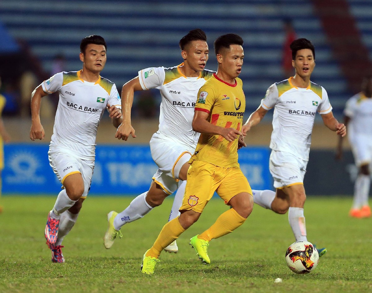 Hoàng Văn Bình hồi sinh cùng SLNA ở lượt về V.League 2018 - Ảnh 1.