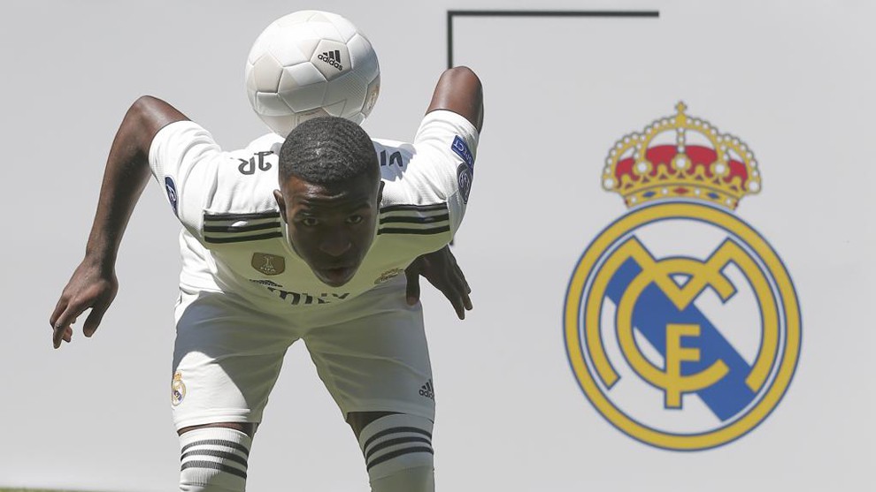 Thần đồng Vinicius sẽ vượt qua thách thức 20 năm tại Real Madrid? - Ảnh 3.